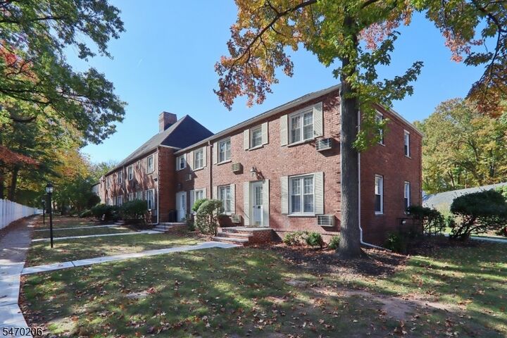 Property Photo:  20 Parkway Vlg 20B  NJ 07016 