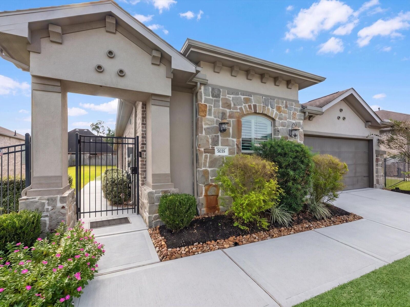 Property Photo: 5035 Robin Park Court TX 77365