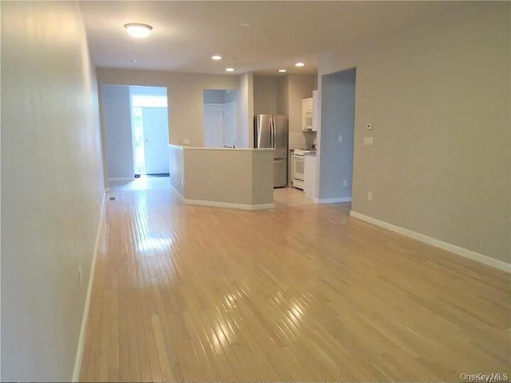 Property Photo:  1804 Half Moon Bay Drive  NY 10520 