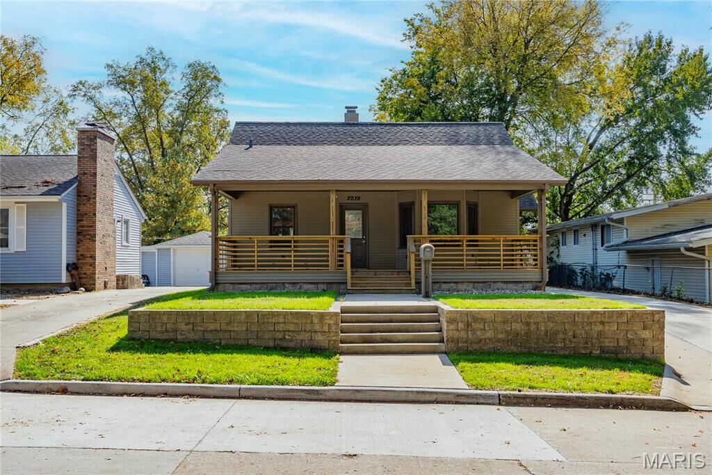 Property Photo:  2039 Woodlawn Avenue  MO 63701 