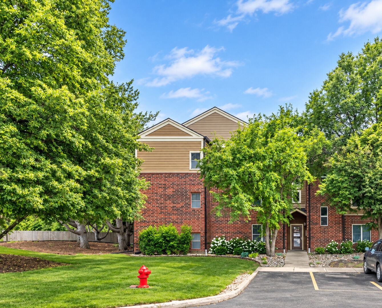 Property Photo:  214 Glengarry Drive 201  IL 60108 