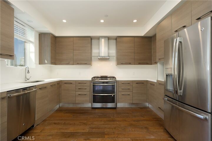 Property Photo:  10663 Kinnard Avenue 101  CA 90024 
