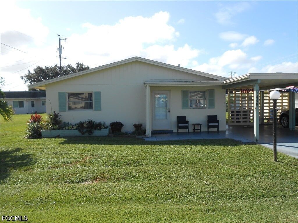 Property Photo: 2320 Narcissus Court FL 33936