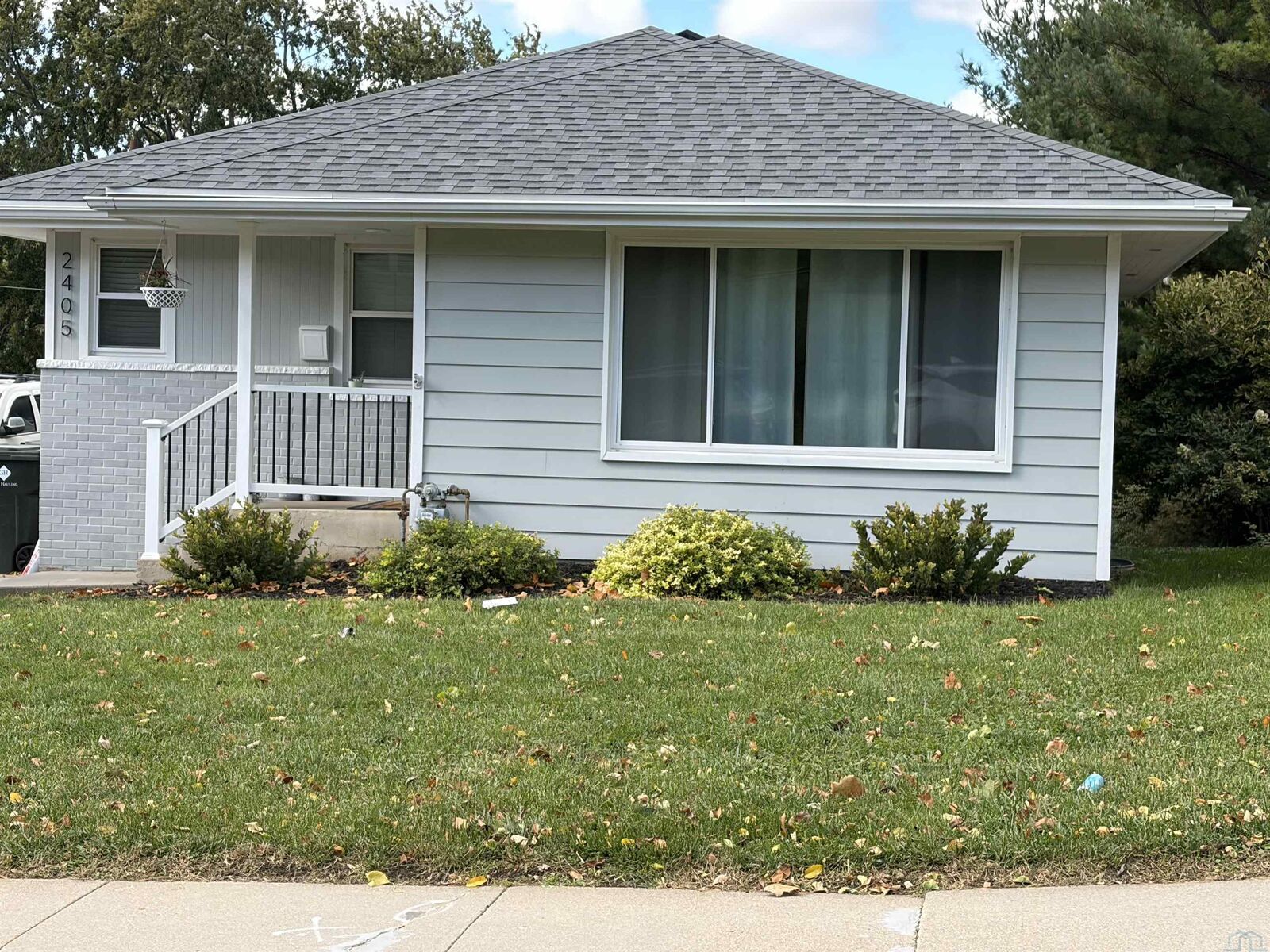 Property Photo: 2405 S Magnolia Street IA 51106