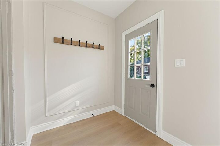 Property Photo:  207 William Street  ON N3T 3L6 