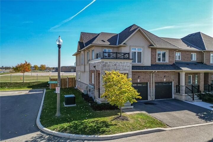 Property Photo:  30 Mockingbird Lane  ON L8E 0K7 