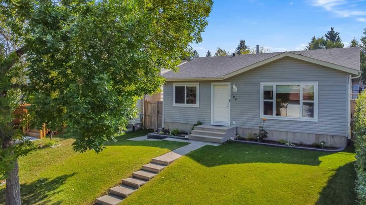 Property Photo:  104 Macewan Park Road NW  AB T3K 3G9 