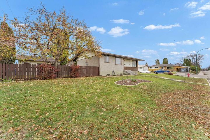Property Photo:  798 16 Street NE  AB T1A 5X3 
