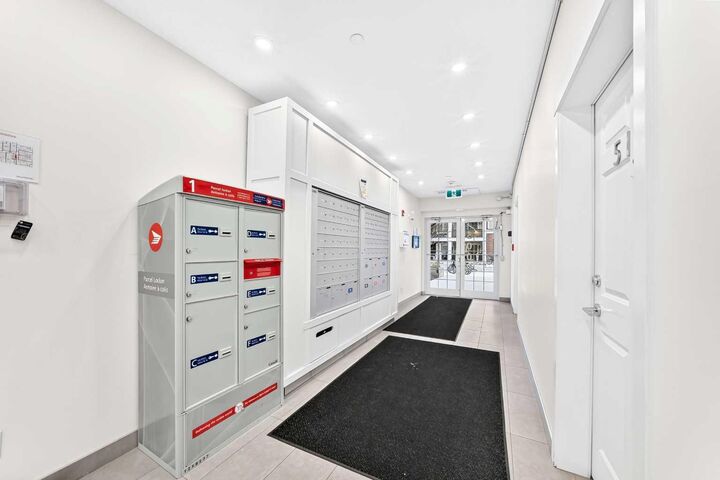 Property Photo:  151 Legacy Main Street SE 5207  AB T2Z 4A4 