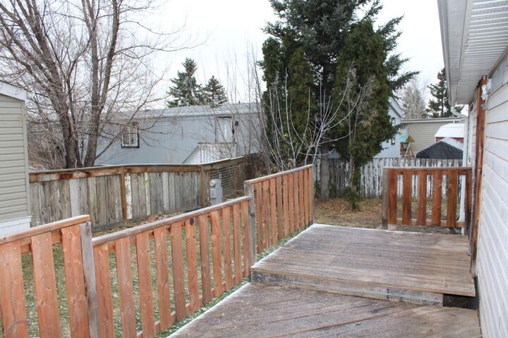 Property Photo:  120 Sunset Way  AB T1V 1J4 