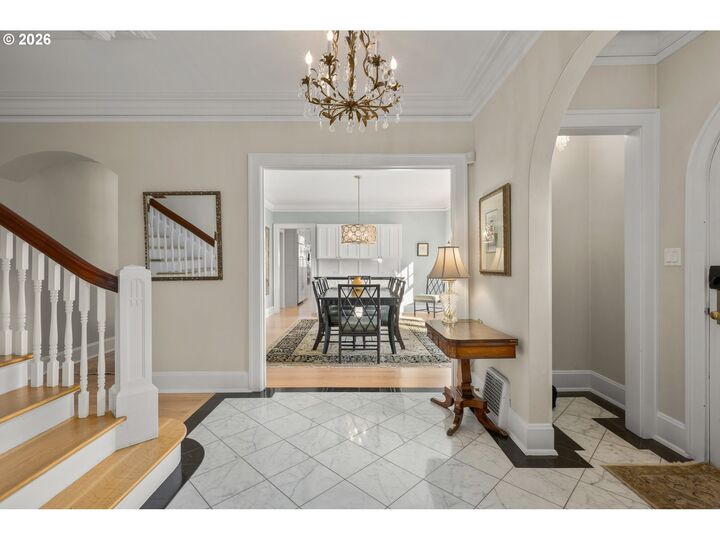 Property Photo:  2186 University St  OR 97403 