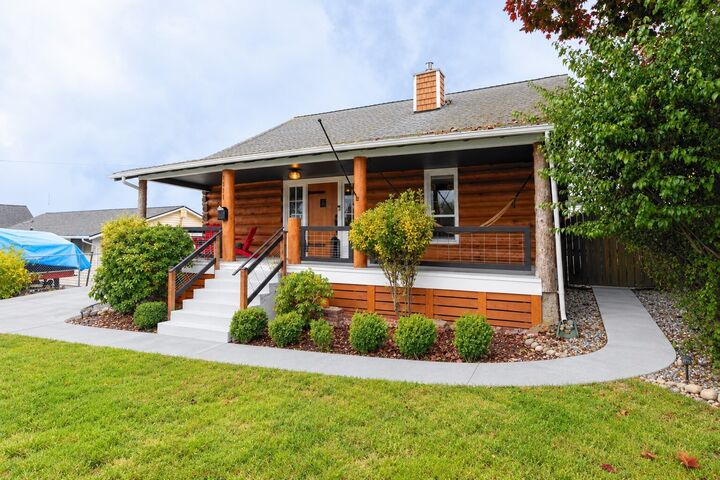 Property Photo:  1411  16th Street  WA 98221 