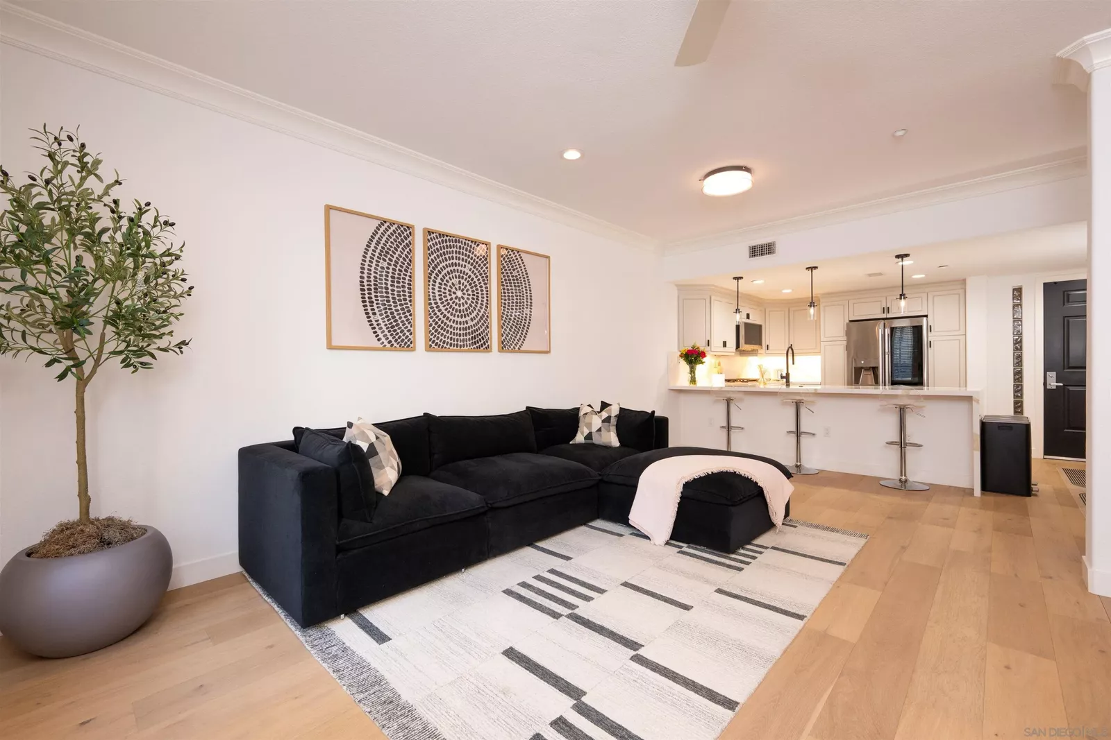 Property Photo:  310 W G St 110  CA 92101 