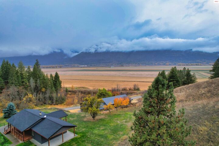 Property Photo:  2405 Deer Park Rd  ID 83805 