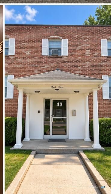 Property Photo: 43 Crescent Street 20 CT 06906