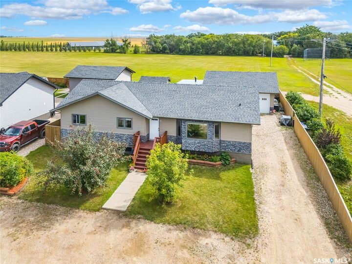 Property Photo:  300 7th Street  SK S0K 4N0 