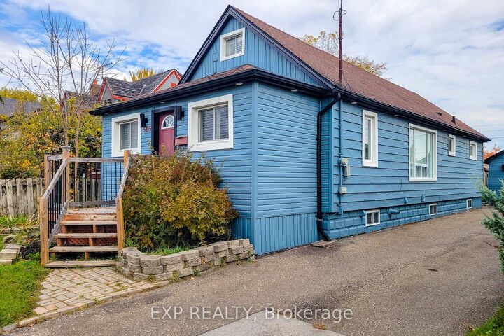 Property Photo:  303 Deere Street  ON L3B 2L9 