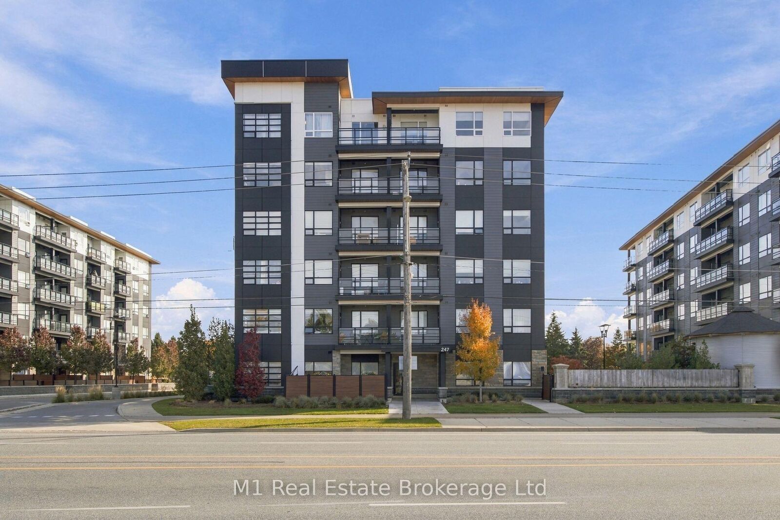 Property Photo:  247 Northfield Drive E 602  ON N2K 0H1 