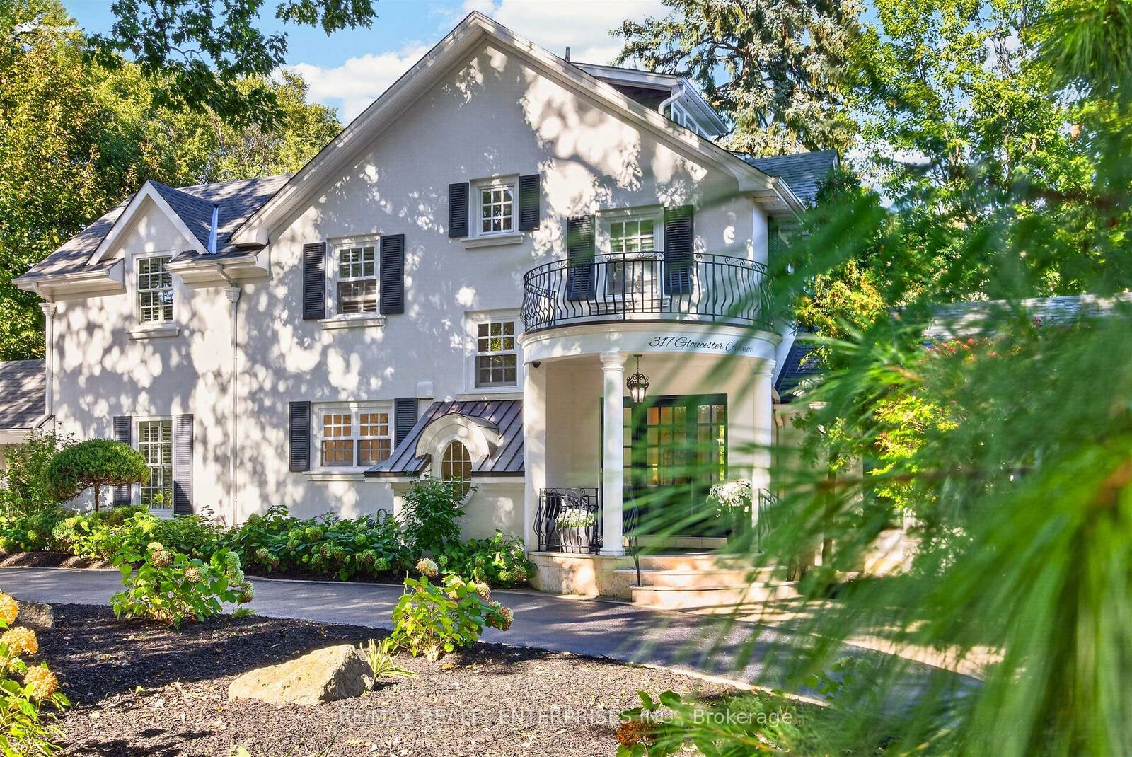 Property Photo: 317 Gloucester Avenue ON L6J 3W8