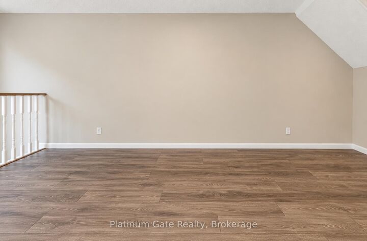 Property Photo:  92 Cunningham Drive  ON L4N 8L5 