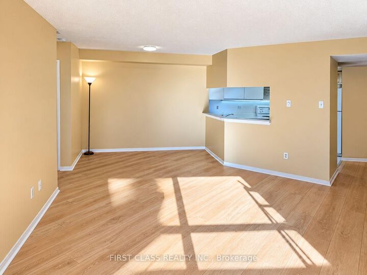 Property Photo:  250 Webb Drive 913  ON L5B 3Z4 