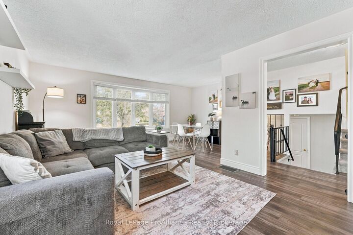 Property Photo:  18 Diamond Crescent  ON K8N 5G6 