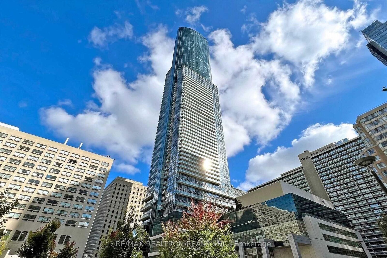 Property Photo:  386 Yonge Street 5207  ON M5B 0A5 