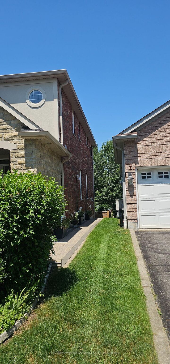 Property Photo:  21 Oakside Drive Lower Level  ON L9P 2A4 