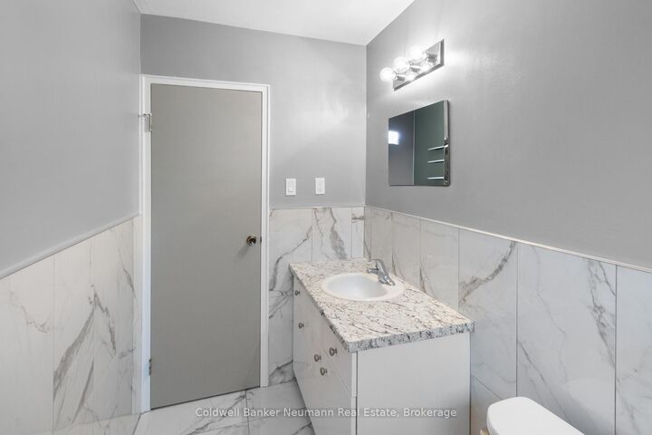 Property Photo:  8 Delaware Avenue 3  ON N1E 3V4 