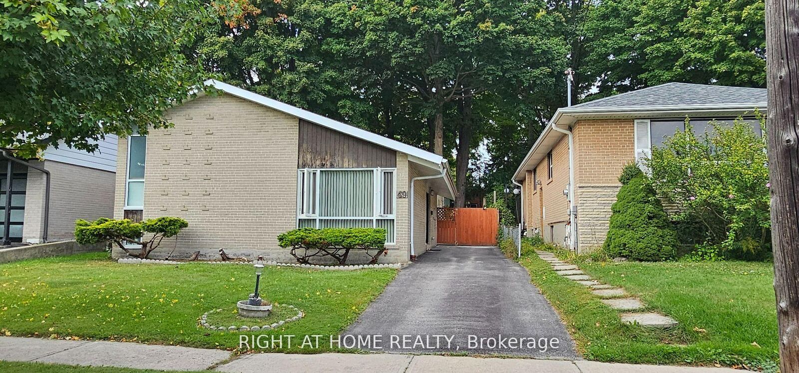 Property Photo:  49 Brightside Drive  ON M1E 3Y8 
