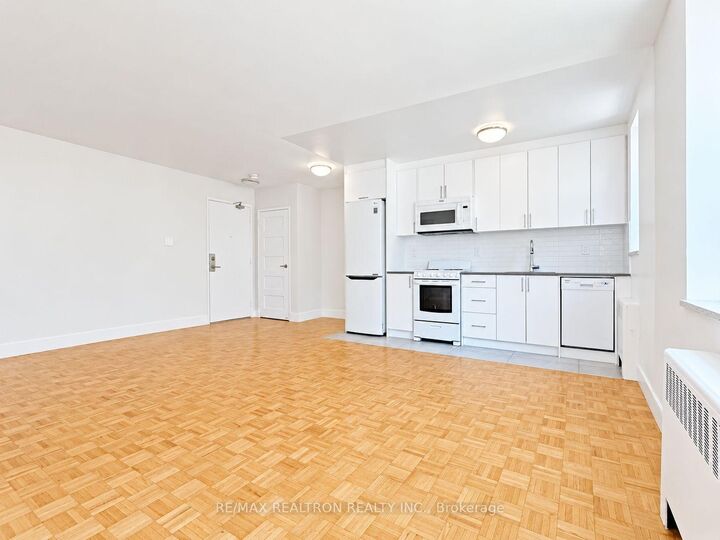 Property Photo:  1291 Bayview Avenue 203  ON M4G 2Z9 