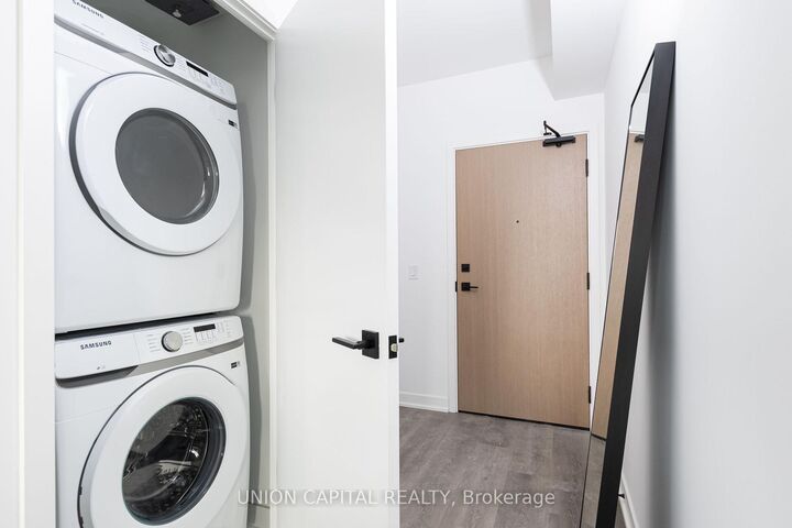 Property Photo: 36 Zorra Street N 513 ON M8Z 0G5