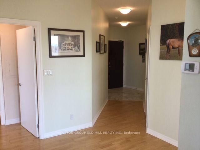 Property Photo:  1359 Rathburn Road E 909  ON L4W 5P7 