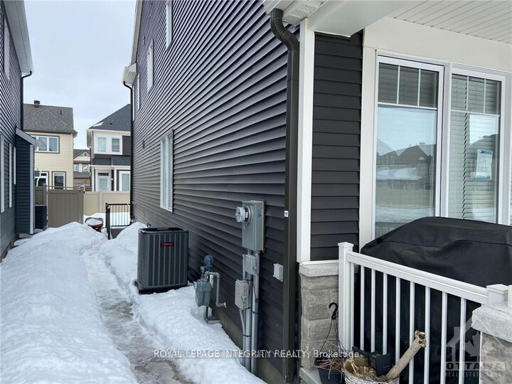 Property Photo:  264 Ponderosa Street B  ON K2V 0N4 