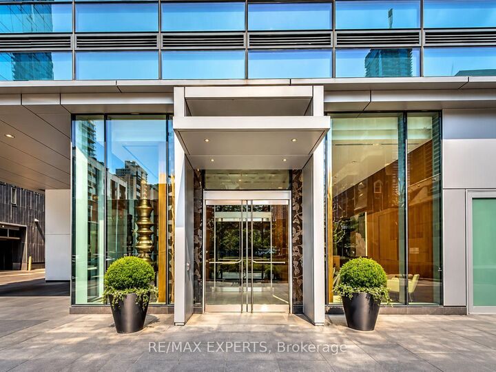 Property Photo:  55 Scollard Street 1502  ON M5R 0A1 