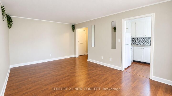 Property Photo:  1725 Lakeshore Road W 3  ON L5J 1J4 