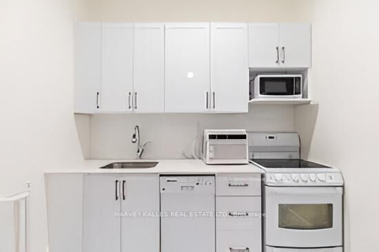 Property Photo:  1476 Queen Street W A1  ON M6K 1M4 