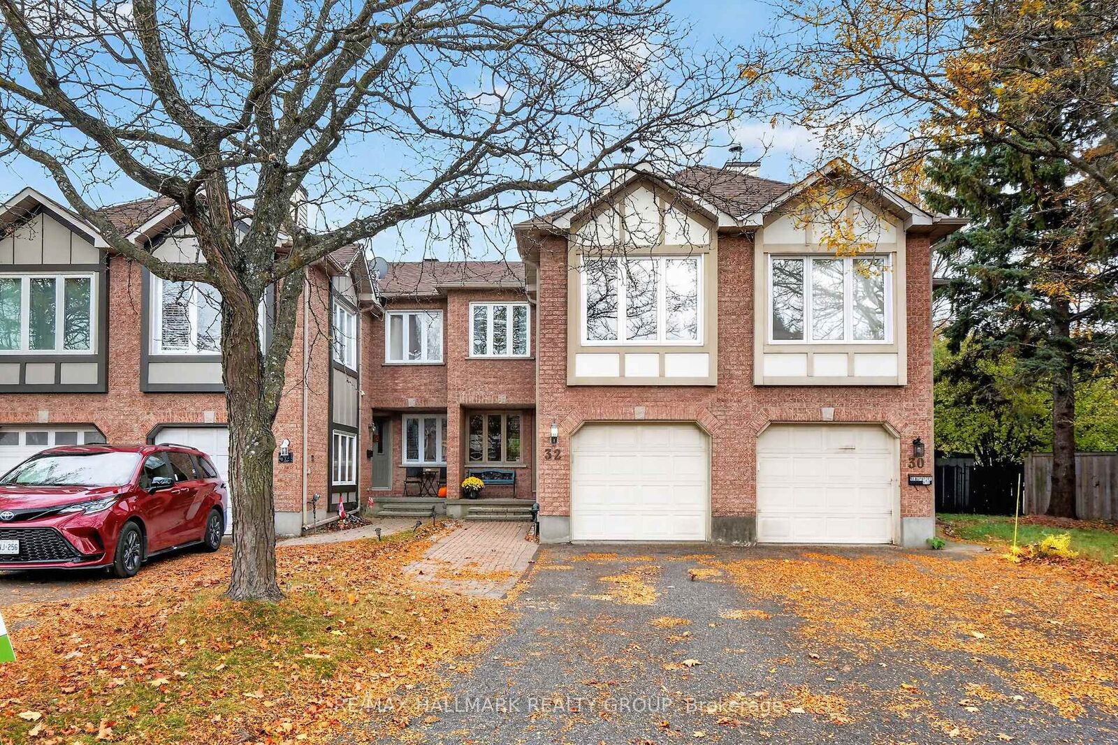 Property Photo: 32 Havenhurst Crescent ON K1T 3E8