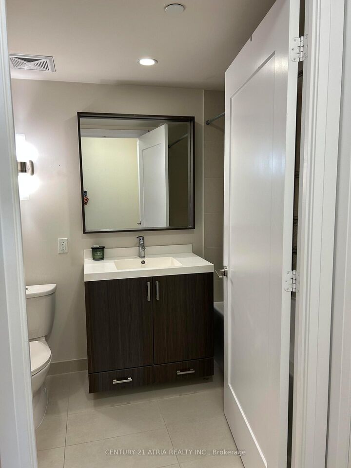 Property Photo:  18 Graydon Hall Drive 1101  ON M3A 2Z9 