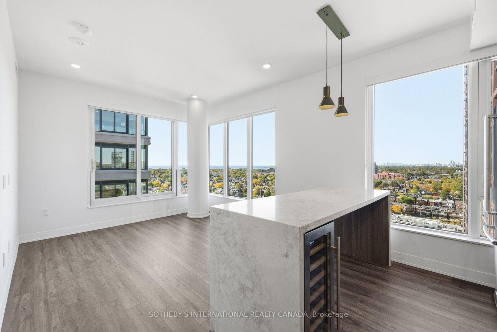 Property Photo:  15 Assembly Lane 901  ON M6H 0H3 