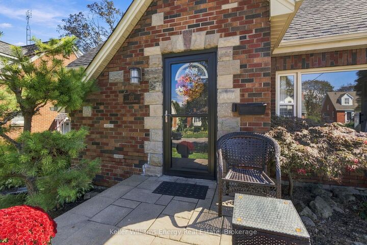 Property Photo:  107 Sutherland Avenue  ON L1G 2G4 