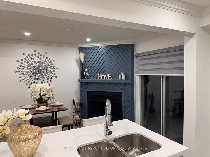 Property Photo:  39 Laidlaw Drive  ON L4N 7S2 
