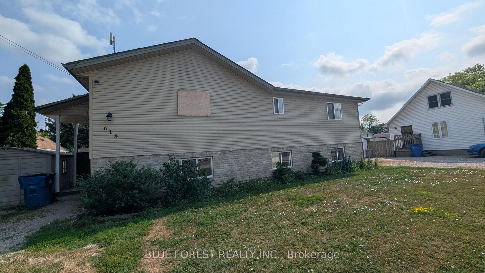 Property Photo:  618 Wallace Street  ON N8A 1K7 