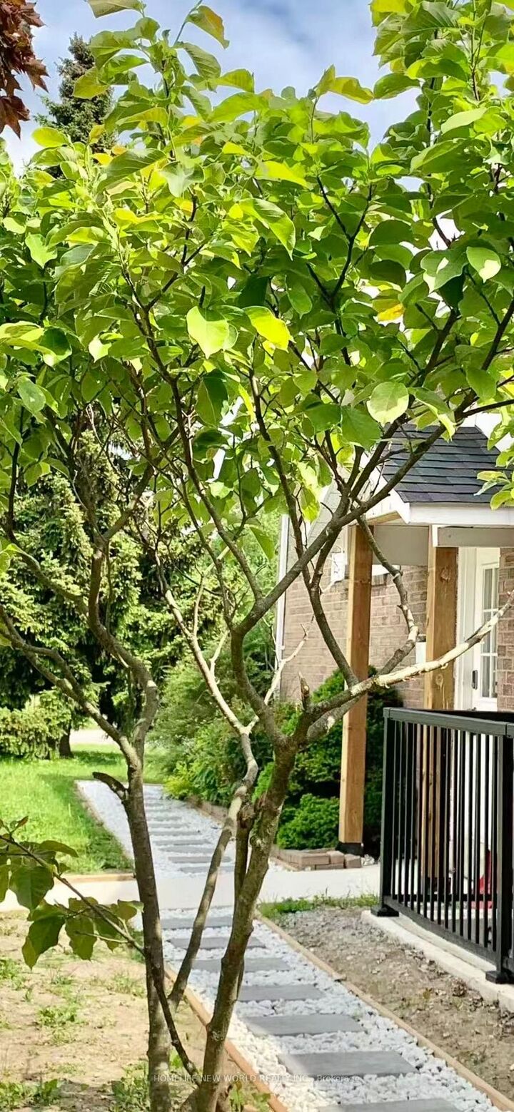 Property Photo:  856 Finley Avenue Main  ON L1S 3R9 