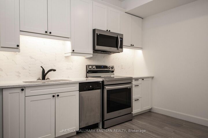Property Photo:  53 Leahys Lane Unit 6  ON K9H 2G9 