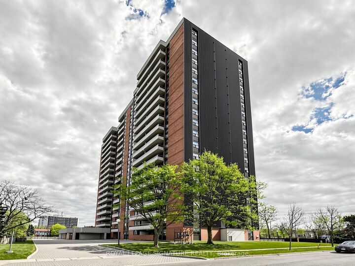 Property Photo: 15 Torrance Road Ph04 ON M1J 3K2
