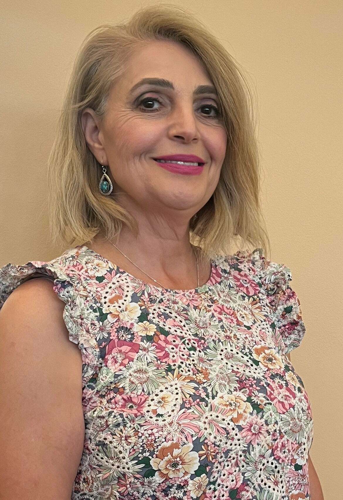 Gitta Refah,  in Henderson, Americana