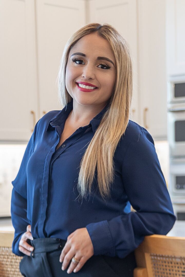 Adriana Zehner, Real Estate Salesperson in El Paso, Heritage Real Estate