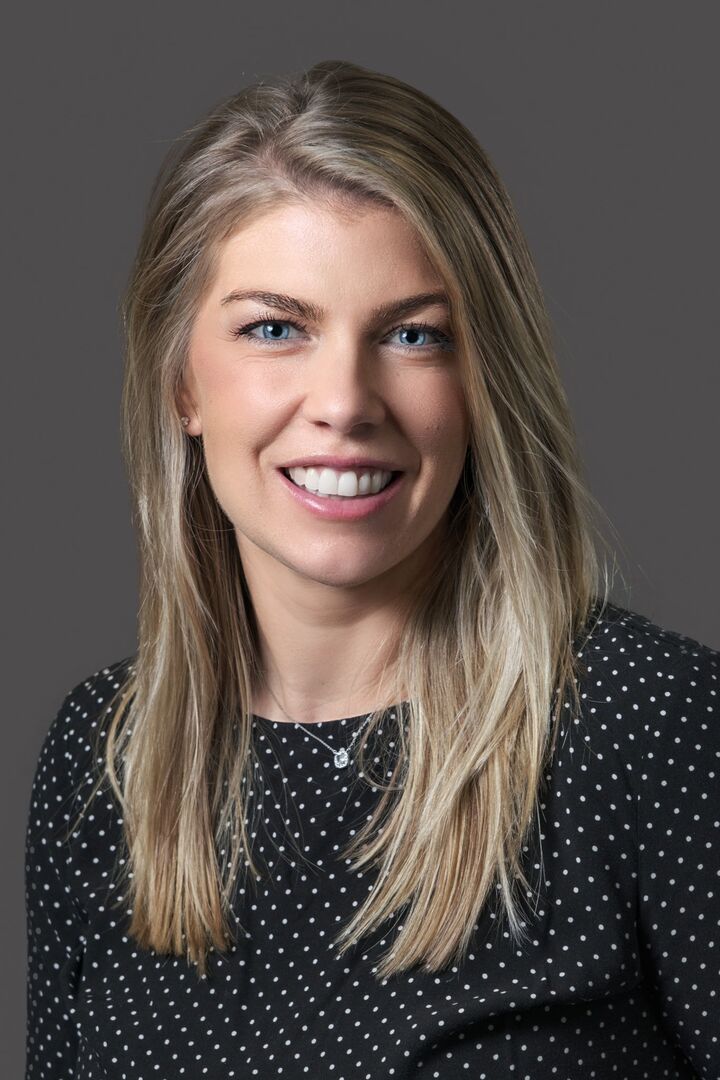 Amy Holtz, Real Estate Broker in Zionsville, Scheetz