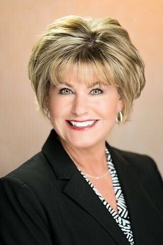 Kelly Knight, Real Estate Salesperson in Plymouth, Professionals